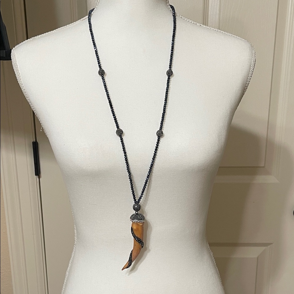 Elegant Black and Brown Pendant Necklace